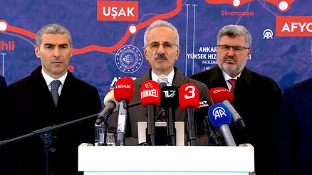 Bakan Uraloğlu: Ankara-İzmir arasında seyahat süresini, yüksek hızlı tren hattımızla ortalama 3,5 saate indirmiş olacağız