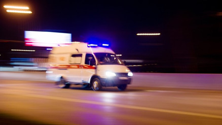 Kontrolden çıkan araç evin oturma odasına girdi