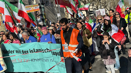 Berlin’de bir gün arayla Pehleviye destek, ABD ve İsrail’e protesto gösterisi