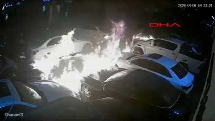 Beşiktaş’ta oto galerinin kundaklandığı ve sahibinin villasının kurşunlandığı anlar kamerada