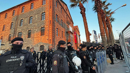 İzmirdeki eski DGM binasında tahliye süreci başladı