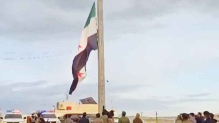 Ayn-el Arab’da Suriye bayrağı