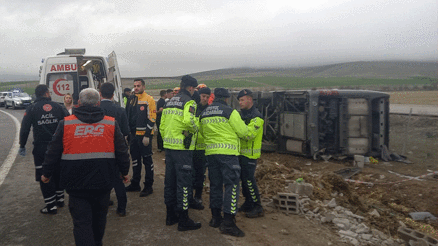 Aksarayda korkunç kaza Tur otobüsü şarampole devrildi: Çok sayıda yaralı var