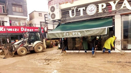 Kadirli’yi sağanak vurdu… 2 kişi boğuldu, 127 ev ile 21 işyeri kullanılamaz hale geldi