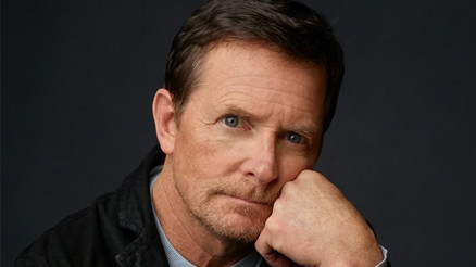 35 yıldır Parkinson hastalığıyla mücadele ediyor… Öldü söylentilerine isyan etti: Merak etmeyin, bir yere gitmedim, buradayım