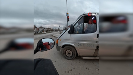 Kırmızı ışıktaki bu karşılaşma Türkiyeyi duygulandırdı