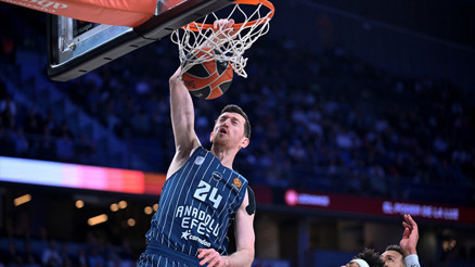 Anadolu Efes, Dubai deplasmanında