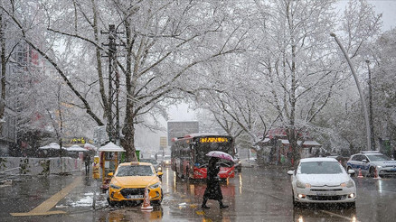 Ankarada bugün (10 Nisan) okullar tatil mi Sağanak yağış ve kar uyarısı sonrası gündem geldi Ankarada bugün (10 Nisan) okullar tatil mi Sağanak yağış ve kar uyarısı sonrası gündem geldi
