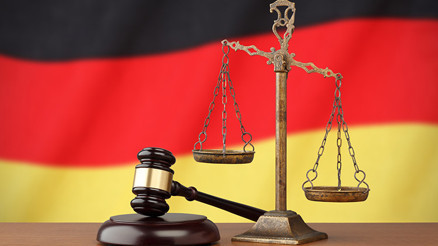 Üvey kızına tecavüz eden baba hakim karşısında