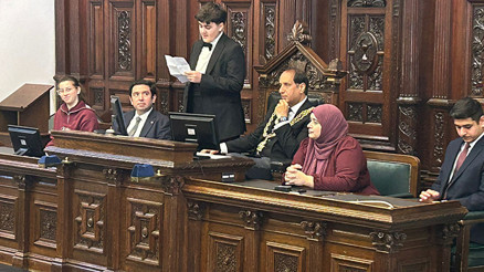 İngiltere’de bir ilk: 23 Nisan coşkusu Birmingham Belediye Meclisi’nde kutlandı