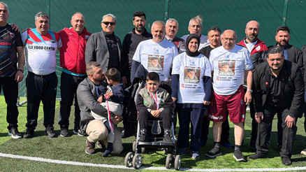 Luton’da Umut Turnuvası: Türk toplumundan DMD hastası iki kardeşe 14 bin sterlin destek