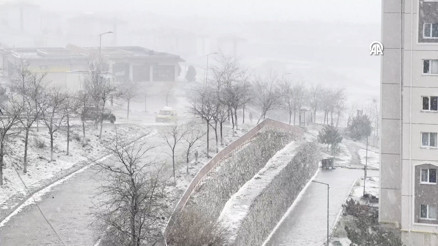 Ankaraya nisanda kar yağdı