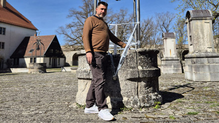 Sarnıca düşen çocuğu bir Türk kurtardı