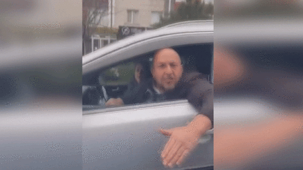 Beylikdüzünde Araçta çocuğum var diyen kadın sürücünün otomobiline saldırdı Cip sürücüsü gözaltına alındı