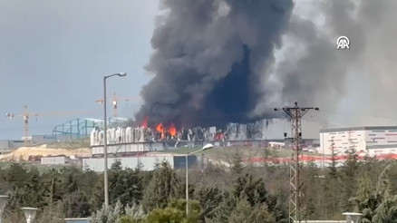 Ankarada mobilya deposunda yangın