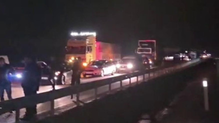 Erzurumda jandarma aracının da karıştığı zincirleme kaza: 2 asker yaralı