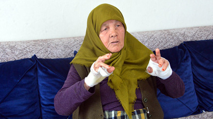 Komşusu, yaşlı kadına kabusu yaşattı: Annem paket gönderdi deyip evine girdi, bıçak zoruyla altınlarını çaldı