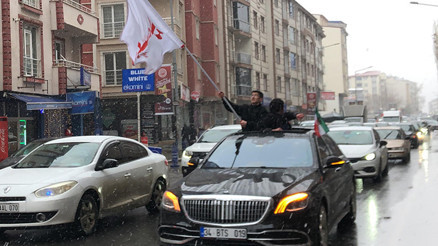 İrana destek için konvoy oluşturup kentte tur attılar