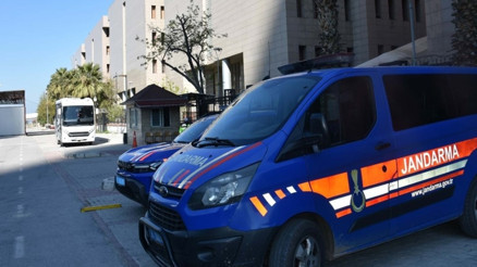 İZBETON soruşturmasında gözaltına alınan 9 şüpheli adliyeye sevk edildi