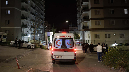 İzmirde gıda zehirlenmesi şüphesi: 28 öğrenci hastaneye kaldırıldı