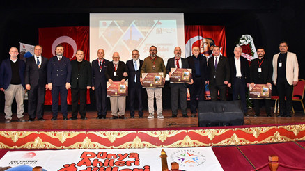 Dünya Ahileri Ödül Töreni’nde Avni Ongurlar’a ödül