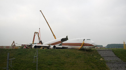 Aachen yakınlarında küçük uçak düştü: 2 ölü