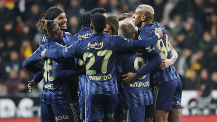 Fenerbahçe liderlik için Rizespor karşısında Derbi öncesi öncesi 7 oyuncu kart ceza sınırında