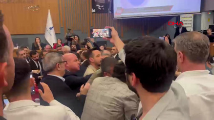 İzmir Büyükşehir Belediye Meclisinde gerginlik