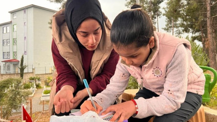 Kahramanmaraşta ortaokula saldırı... Öğrenci mezarlarına bırakılan notlar duygulandırdı