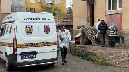 Sivasta korkunç olay: Genç kadını defalarca bıçaklayıp kapıyı üzerinden kilitleyerek kaçtı