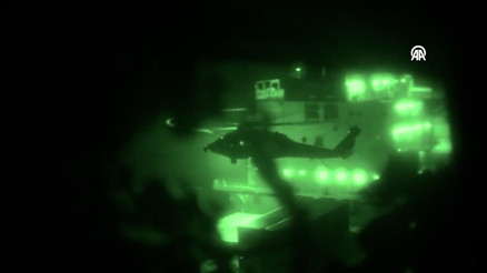 ABD askerlerinin İran bayraklı gemiye el koyma anları