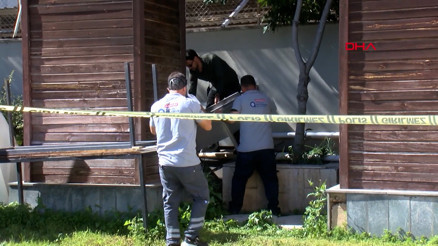 Parktaki LED ekranın ayağında erkek cesedi bulundu