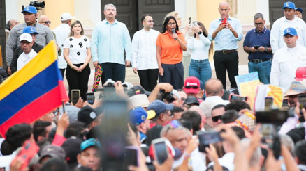 Venezuelalılar ABD yaptırımlarının kaldırılması için yürüyüş başlattı