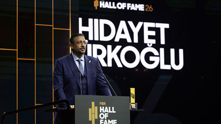 TBF Başkanı Hidayet Türkoğlu, FIBA Hall of Fame 2026 ödülünü aldı