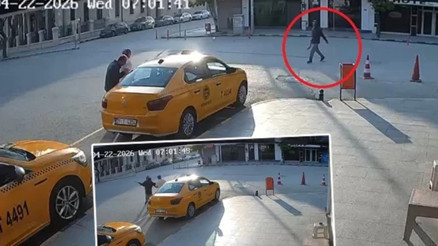 Satırla bir saatte 3 kişiyi yaraladı