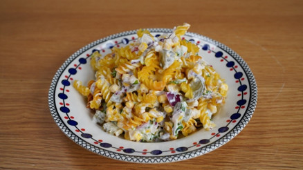 Çıtır glutensiz makarna salatası