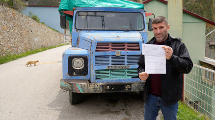 76 model kamyonu evinin önünde odunluk olarak kullanıyordu: Gelen tebligatla şok oldu