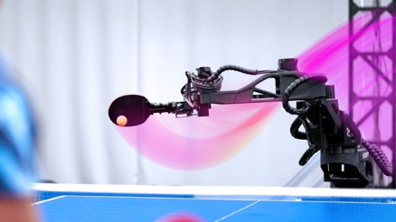 Masa tenisinde yeni dönem İnsan rakiplerini yenen robot sahaya çıktı Masa tenisinde yeni dönem İnsan rakiplerini yenen robot sahaya çıktı