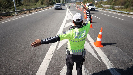 İstanbulda bugün ve yarın bazı yollar trafiğe kapatılacak