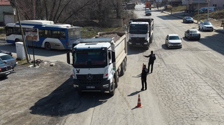 Bağlum sakinleri dertli... Bu kamyonlara başka yol bulun
