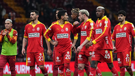 Lider Galatasaray, şampiyonluk yarışındaki kritik derbide Fenerbahçeyi ağırlayacak