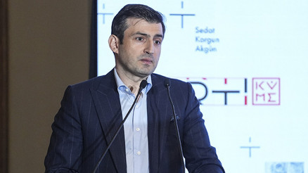 Selçuk Bayraktar: Bir toplumun geleceği düşünceyle, sanatla, derinlikle ve anlamla inşa edilir Selçuk Bayraktar: Bir toplumun geleceği düşünceyle, sanatla, derinlikle ve anlamla inşa edilir