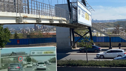 Ankarada feci olay: Afiş asarken üst geçitten düştü Otomobilin altında kalarak hayatını kaybetti