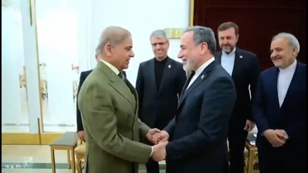 Pakistan Başbakanı Şerif, İran Dışişleri Bakanı Arakçi ile görüştü