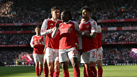 Eze, Arsenalı maç fazlasıyla zirveye taşıdı