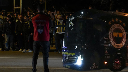 Derbi sonrası Samandıra karıştı Fenerbahçe taraftarı otobüsü taşladı