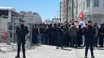 Taksimde izinsiz gösteriye polis müdahalesi