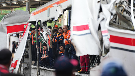Endonezyada feci tren kazası: 14 kişi öldü, çok sayıda yaralı var