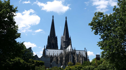 Köln Katedralinde yangın paniği