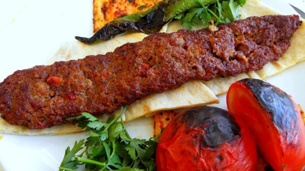 Şifa dağıtan eller Kebap Gününde Şifa dağıtan eller Kebap Gününde